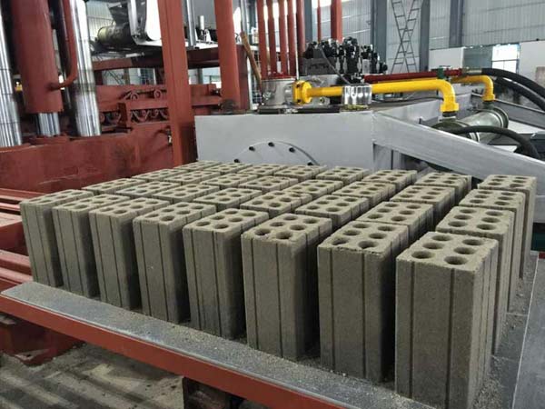 靜壓磚機(jī)廠家 泉州空心磚機(jī)