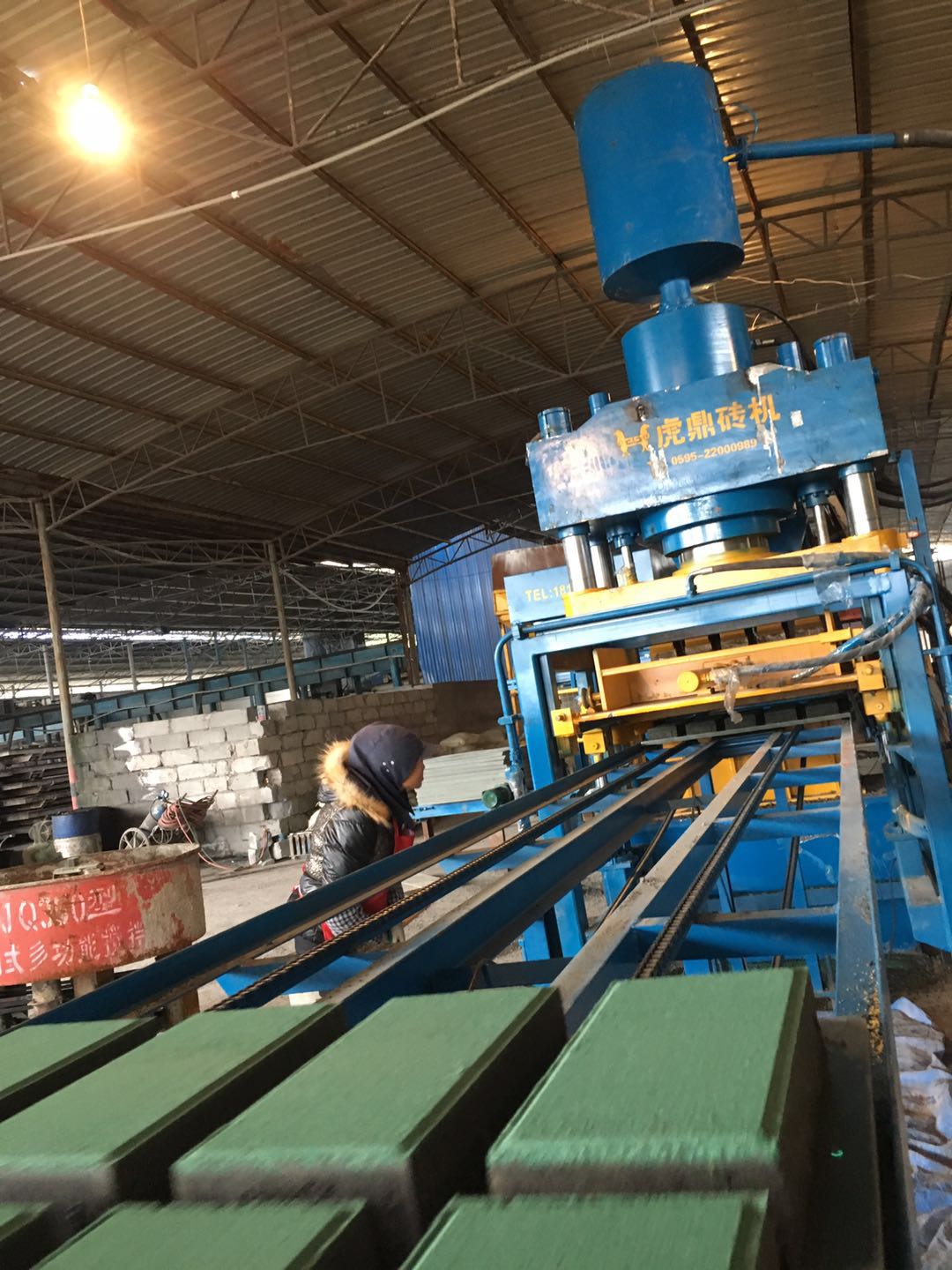 靜壓制磚機(jī)廠家 虎鼎磚機(jī)