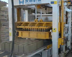 全自動水泥磚機(jī)廠 虎鼎QT12-15水泥磚機(jī)